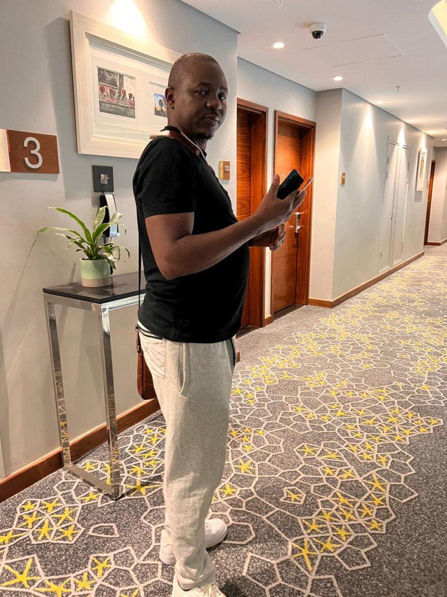 SifundzaSabelo1's tweet photo. Everyday is a vacation to me, enjoy your life just like me remember spend money wisely my friend, money comes money Goes
#vacationdays
#zithandenedlozilakho
#Respectmoney https://t.co/US5oBNwQZB