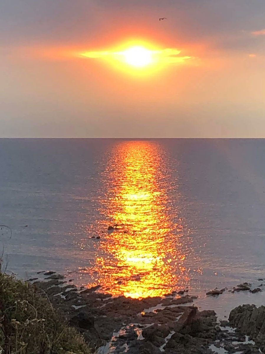 'Sunset was taken in Westward Ho! last night. The sea looked like it was on fire!' Credits to Chris Rutter #StaySafe #westwardhobeach #northdevon @GreatDevonDays @lovenorthdevon @visitdevonbiz