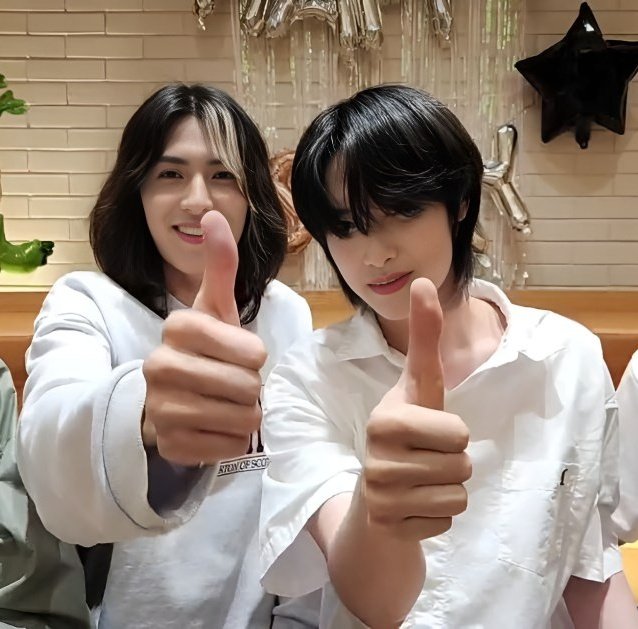 ily both so much 😭😭😭😭