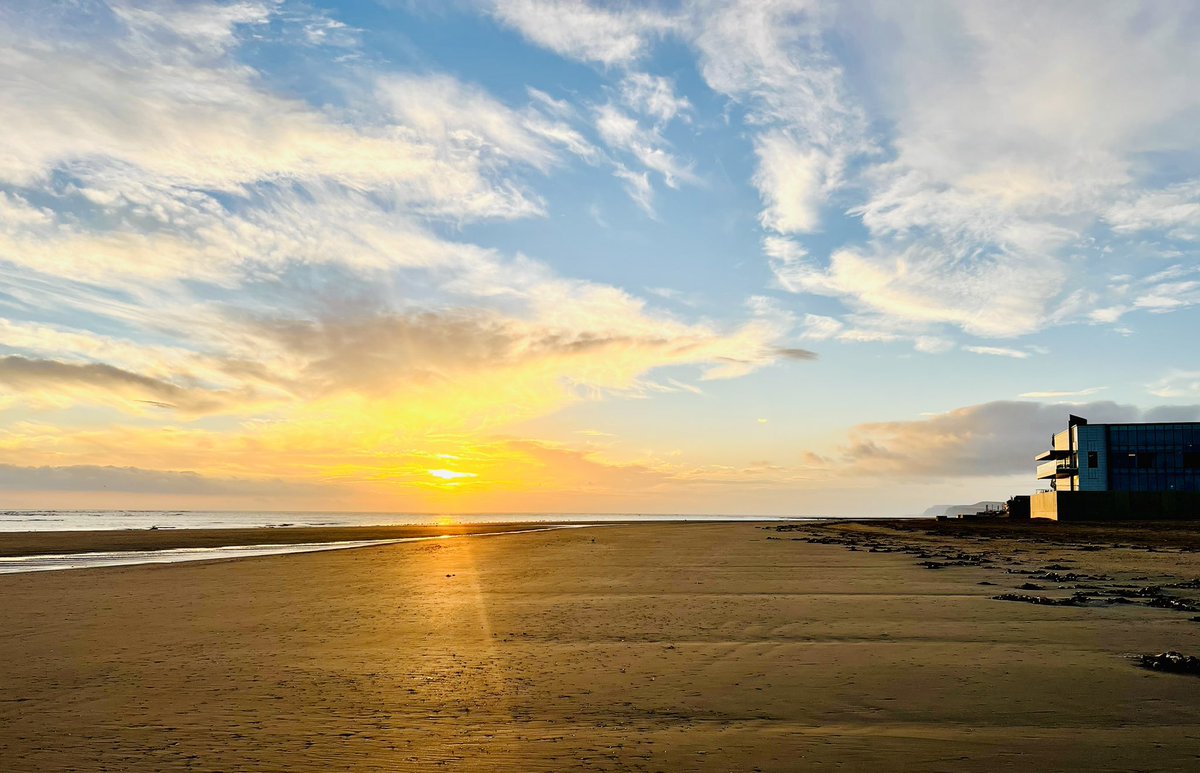 gman586's tweet photo. What a beautiful morning on Redcar beach looking good for Stage 4 of The Tour of Britain https://t.co/06oXiGLw0s
