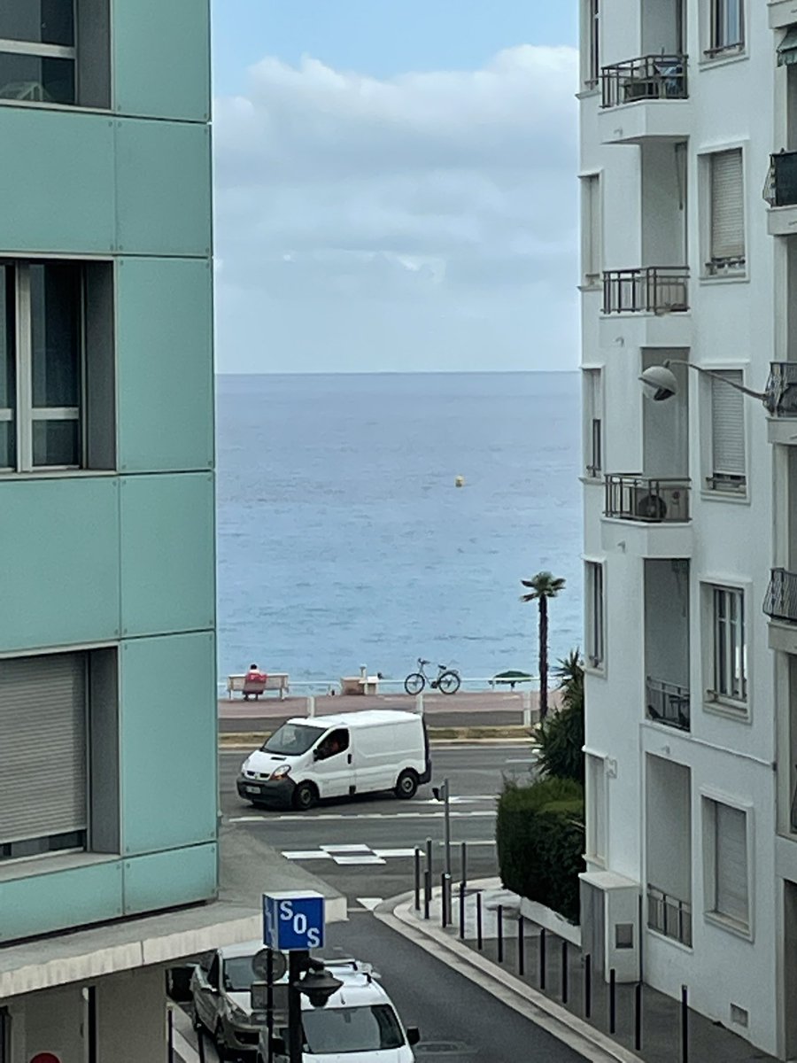 GoTallyGo's tweet photo. @y_von_w @fckoeln @ogcnice Ergänze …. #Steinstrand in #Nizza #warmesMeer #Sunnesching ❤️#Nizza #ogckoe #GOATdAzur #GOAT𓃵 #effzeh am Meer der #weißeHai https://t.co/8CVIVhfNAZ