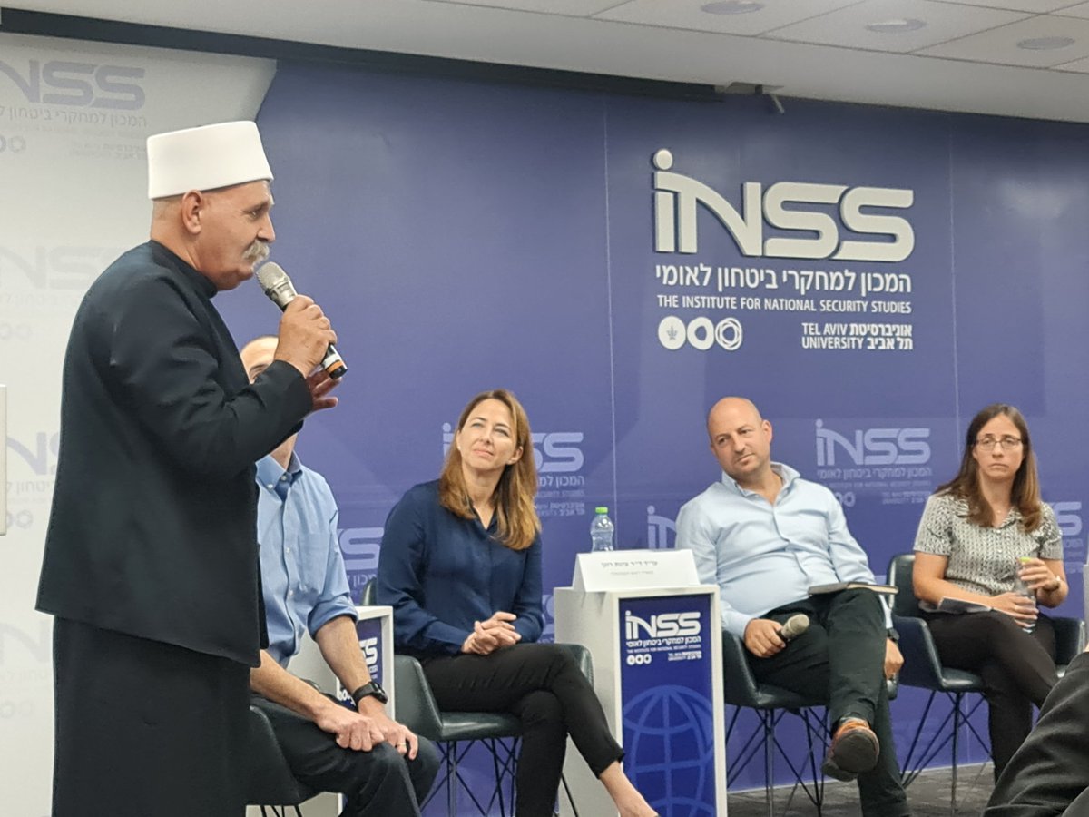 manhaimer1's tweet photo. כנס INSS עקרונית  דן בסוגיות עם מילים יפות כמו רב שיח, חוסן חברתי, קיטוב, שסעים, משילות, ממשלה וחברה אזרחית. מעשית, הטונים שעלו מהקהל הבהירו עד כמה אלו בדיוק הסוגיות הבוערות. https://t.co/zWplcgClT7
