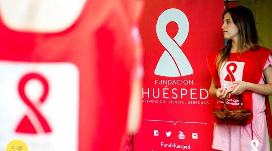 kcruzp1's tweet photo. Ayudar a otro es un #privilegio
¿Has escuchado alguna vez la palabra Huesped? #AbroHilo 
Es una fundación que lanzó una aplicación móvil y desktop que permite buscar lugares gratuitos de testeo de VIH  y de distribución de preservativos. ¡Sigue leyendo!
@SimIntegrado
@jpaguayb https://t.co/1LTSm79ffx