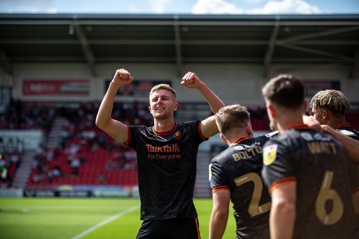 SalfordCityFC's tweet photo. 😄💪 Back on the road this Saturday!

#WeAreSalford 🦁🔴 https://t.co/xNfDidKMR8