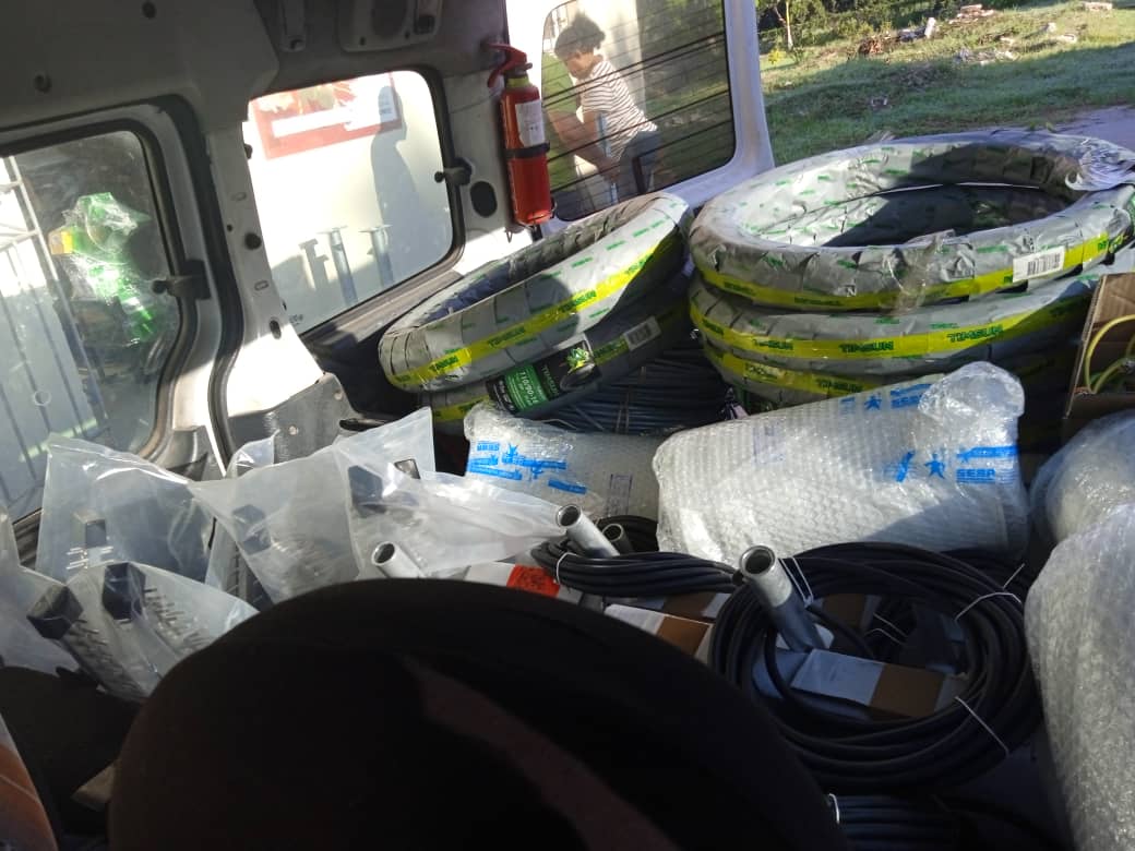 gobpinar's tweet photo. Nueve mujeres productoras beneficiadas del Proyecto #CuencaResiliente Río Cuyaguateje, completaron recursos de trabajo, en una jornada en la que @dpinrhpr recibió los medios para el montaje de nueve Estaciones Hidrométricas Automáticas en la Cuenca.
#PinardelRio
#Cuba 🇨🇺 https://t.co/33HuZVnha7