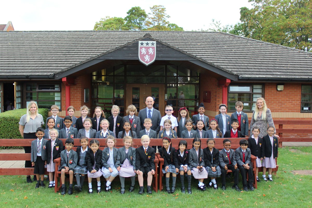 BablakeJunior's tweet photo. Welcome to Autumn term everyone! It's been a busy start already and we're very excited for our Year 3 pupils who have joined us for their first day at the Junior School #BablakeFamily https://t.co/RDZCTUFeBW