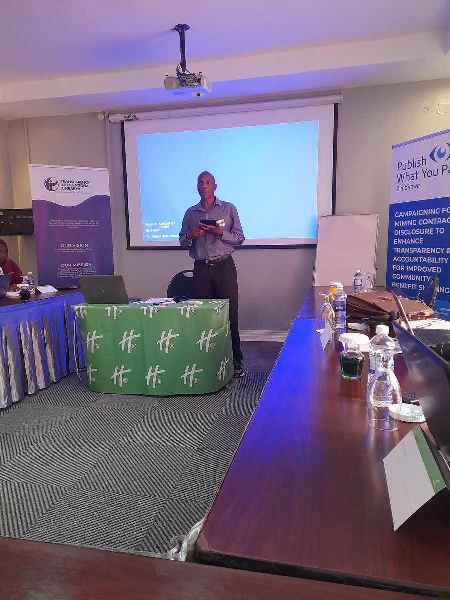 ZELO_Infor's tweet photo. Mr. Cosmas Sunguro of @zzidawu giving welcome remarks for this session. 

@ZIMCODD1 @zccinzim @PWYPZIM @TIZim_info 
#ZAMI2022 #Action4JustTransition 
#PWYP 
#ContractDisclosure
#Transparency https://t.co/7JsIhSAOGc
