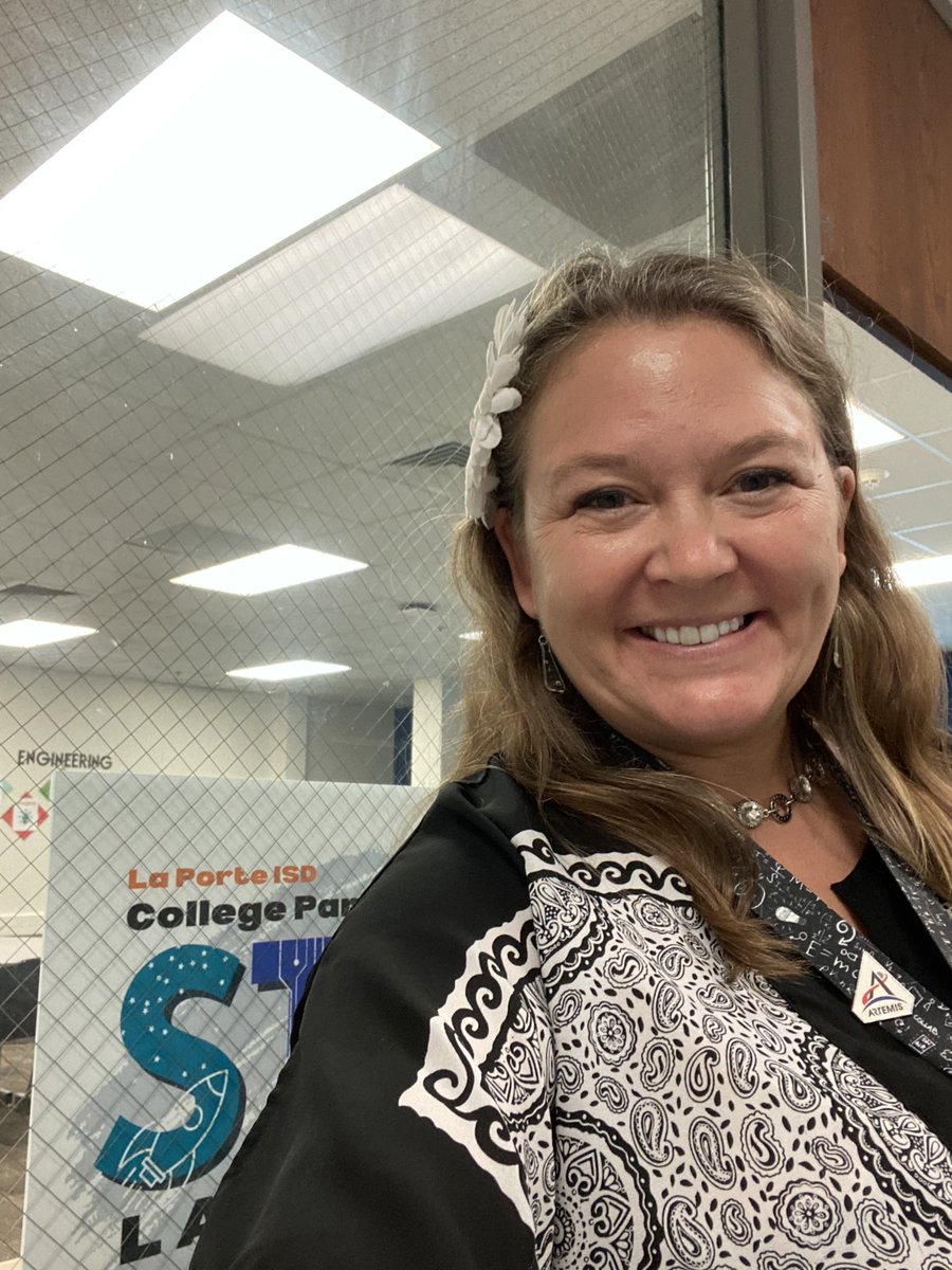 LPFrizzle's tweet photo. College Park Elementary parents are SO excited for STEM Academies @stemlpisd. #ChooseLP #LPSTEMisElementary https://t.co/Yq2bC32WBi