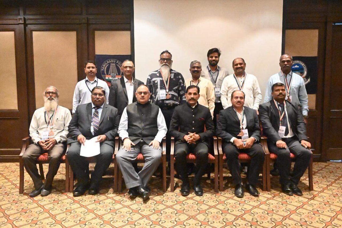 BlessingBro1's tweet photo. Proud to be a Sailor &amp; Part of the World Record Team - Coastal Security Group, Tamilnadu Police, India and Felicitated by our beloved Director General of Police Sylendra Babu IPS Sir 🤩♥️♥️♥️🎉

News: https://t.co/1JREykqPz7

#toniandguyworld #toniandguy #essensuals #RMYC https://t.co/pNNUhukrv6
