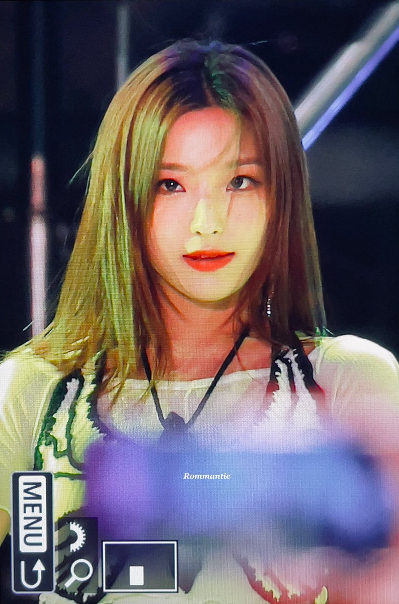Rommantic0107's tweet photo. 220907 새롬 
#새롬 #이새롬 #Saerom
#프로미스나인 #FROMIS_9 https://t.co/FvBiiQ2vOh
