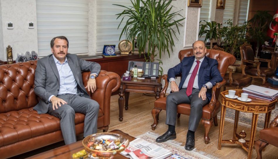 _aliyalcin_'s tweet photo. Çalışma ve Sosyal Güvenlik Bakanı Sn.@vedatbilgn ile sözleşmelilerin kadroya geçirilmesi talebimiz ve toplu sözleşme kararımız hakkında süreç başladan bir ön görüşme yaptım.

Amacımız; kamuda çalışma barışını temin etmek,istihdam çeşitliliğinin getirdiği sorunları bitirmektir. https://t.co/hHyeMsZ2go