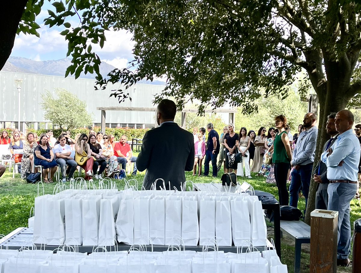 InspeCorsica's tweet photo. Ceremonia di i laureati di i cuncorsi di l’insignamentu in presenza di u Rettore, di u Présidente di l’Università è di u Direttore di l’INSPE 
-
Félicitations à tous les lauréats pour leur réussite 🥳 https://t.co/f021Z4KLom