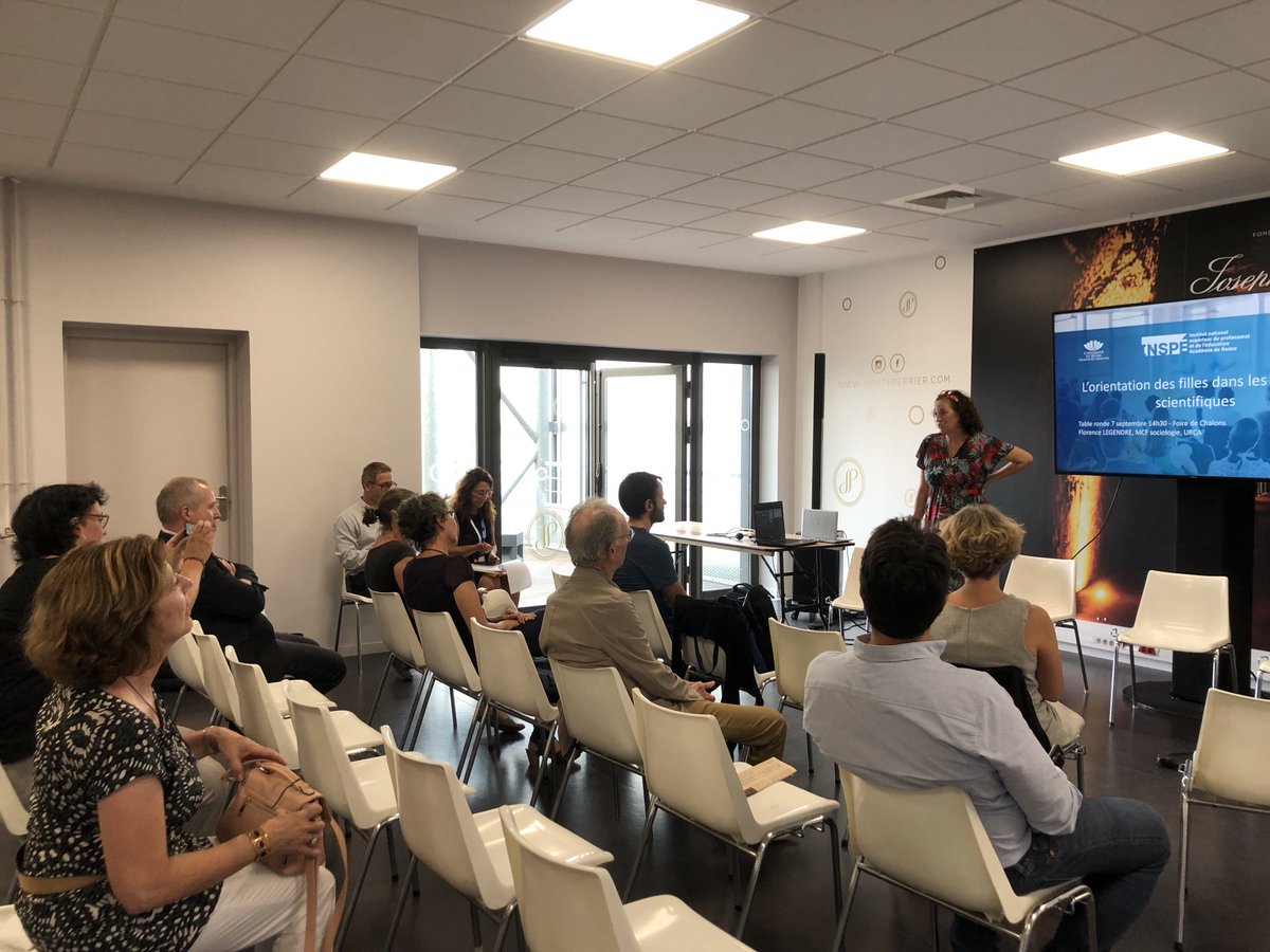 ESR_SNI's tweet photo. Conférence introductive par Florence Legendre au débat sur « la sous-representation des femmes dans les filières scientifiques » suivie par une table ronde.⁦@universitereims⁩ ⁦@foiredechalons⁩ ⁦@ESR_SNI⁩ https://t.co/u1xxCpwIG2