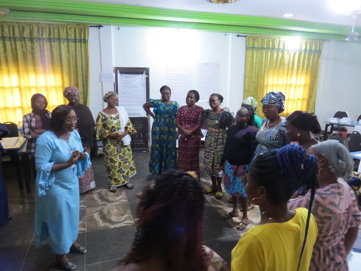 OngGrafed's tweet photo. Du 05 au 07 septembre, l'ONG Grafed, avec l’appui technique et financier de @unfpa_benin  a formé 2⃣5⃣ prestataires en SRAJ/ESS extra-scolaire avec l’application Ma Vie Mon Choix Bénin dans les zones sanitaires DJOUGOU-OUAKE-COPARGO. https://t.co/SicfBakdkl