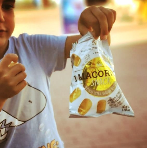 imacoritti's tweet photo. #IMacorittiSNACK : la #merenda pratica, sana e golosa, ideale da portare al ritorno a #scuola o durante i fine settimana fuori porta!
#grissini #breadsticks #snack #madeinitaly #italianfood #italiansnack #senzaconservanti #nopreservatives #bts #backtoschool https://t.co/DgejpwvcMd