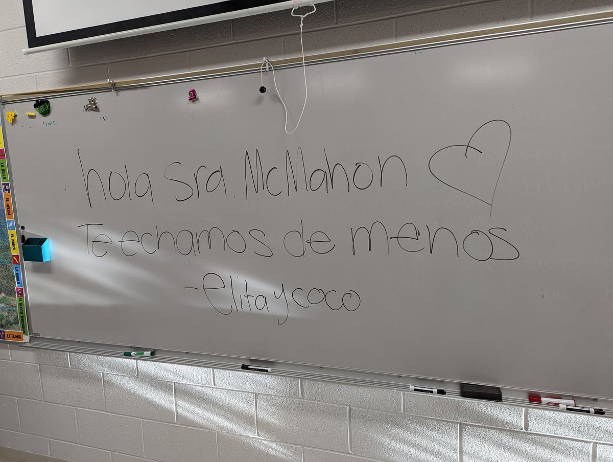 TeacherKtMc's tweet photo. Such a great way to start the day - entering my classroom to see a note from former students now at LFHS! ¡Las echo de menos también! #wearedeerpath #LFmoments #findingjoy67 https://t.co/Yh3ZNHnxEa
