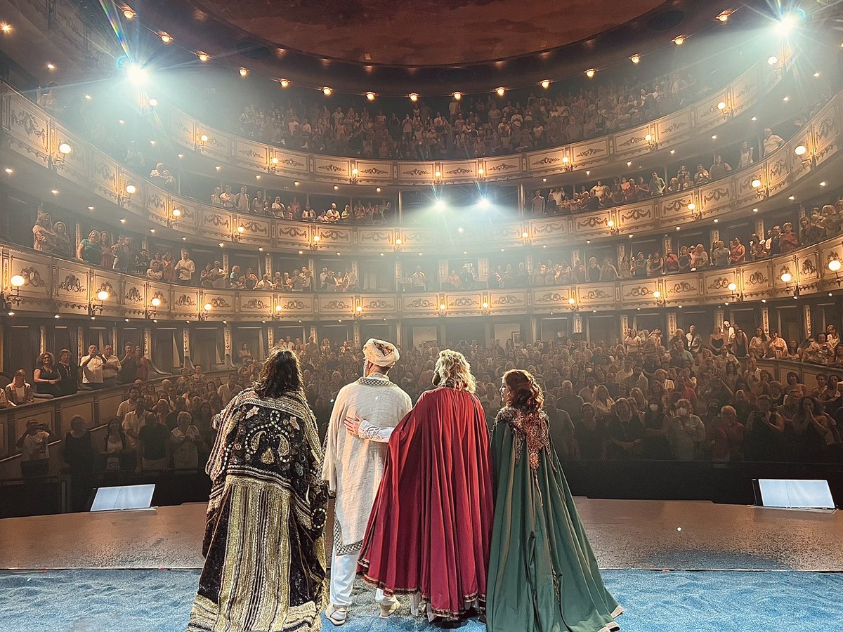 Que difícil será irse de este sueño que es actuar cada noche en el @teatrocervantes de Málaga