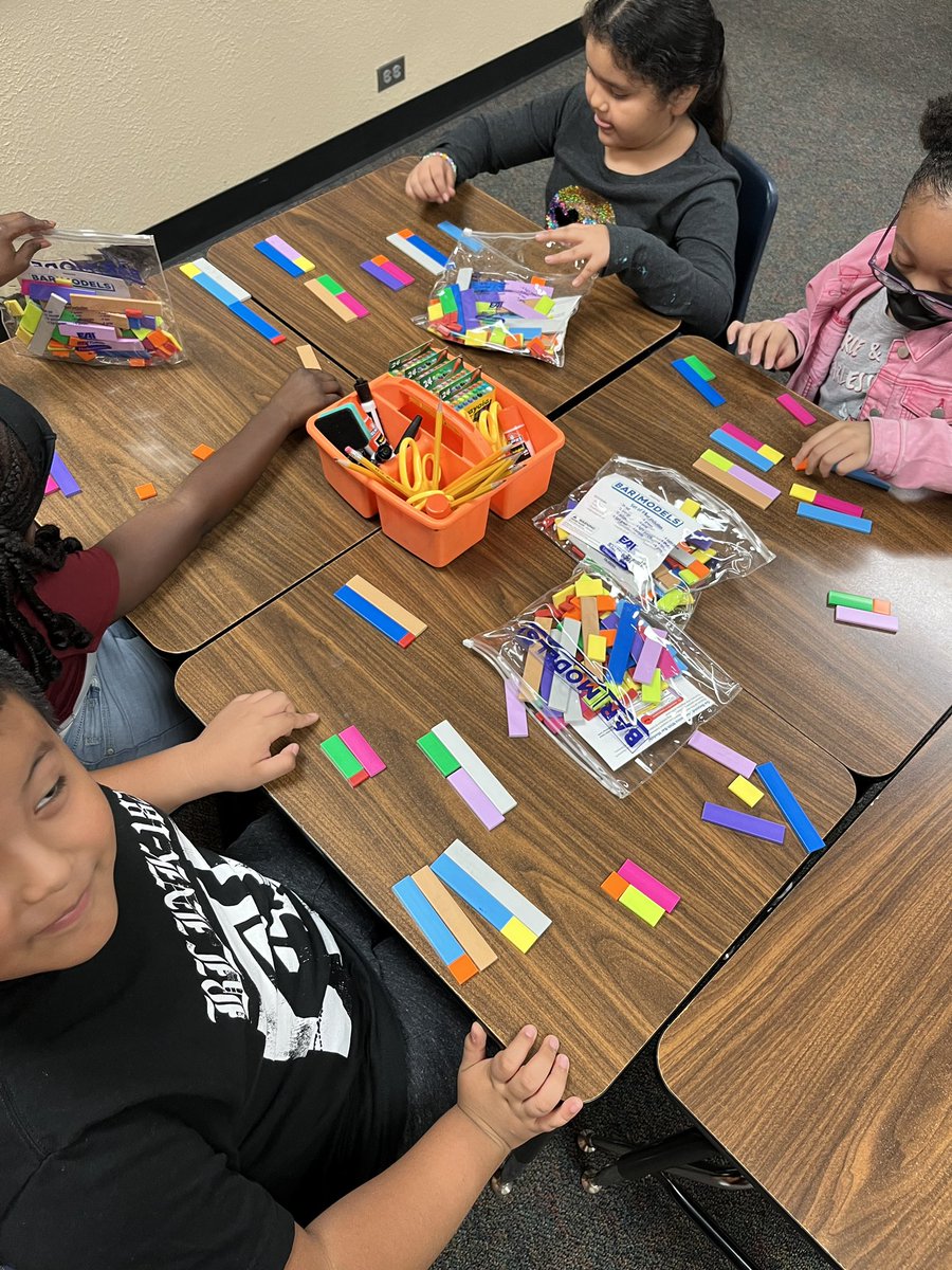 Julie56739673's tweet photo. 3rd graders at JSES used bar models to learn more about representing math problems. #JSESMathFun @DISDGatorsLearn #DISDElemMath https://t.co/BqbaBgDrWj