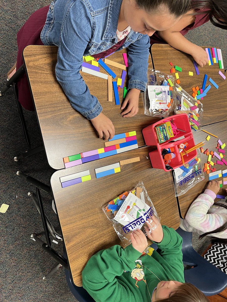 Julie56739673's tweet photo. 3rd graders at JSES used bar models to learn more about representing math problems. #JSESMathFun @DISDGatorsLearn #DISDElemMath https://t.co/BqbaBgDrWj