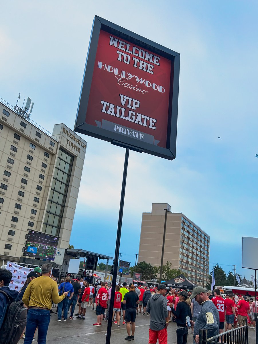 Hollywood Columbus tweet media