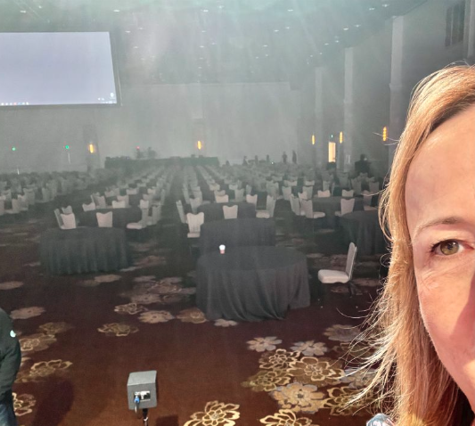 caliyost's tweet photo. In Orlando delivering a keynote to an org’s 800+ leaders! We partnered in 2006 when they first started to #reimaginework When COVID hit they adapted easily to fully #remotework Now they are ready to step back &amp; intentionally evolve &amp; optimize the flexible way they will work NEXT https://t.co/E5Jm4oxiEM