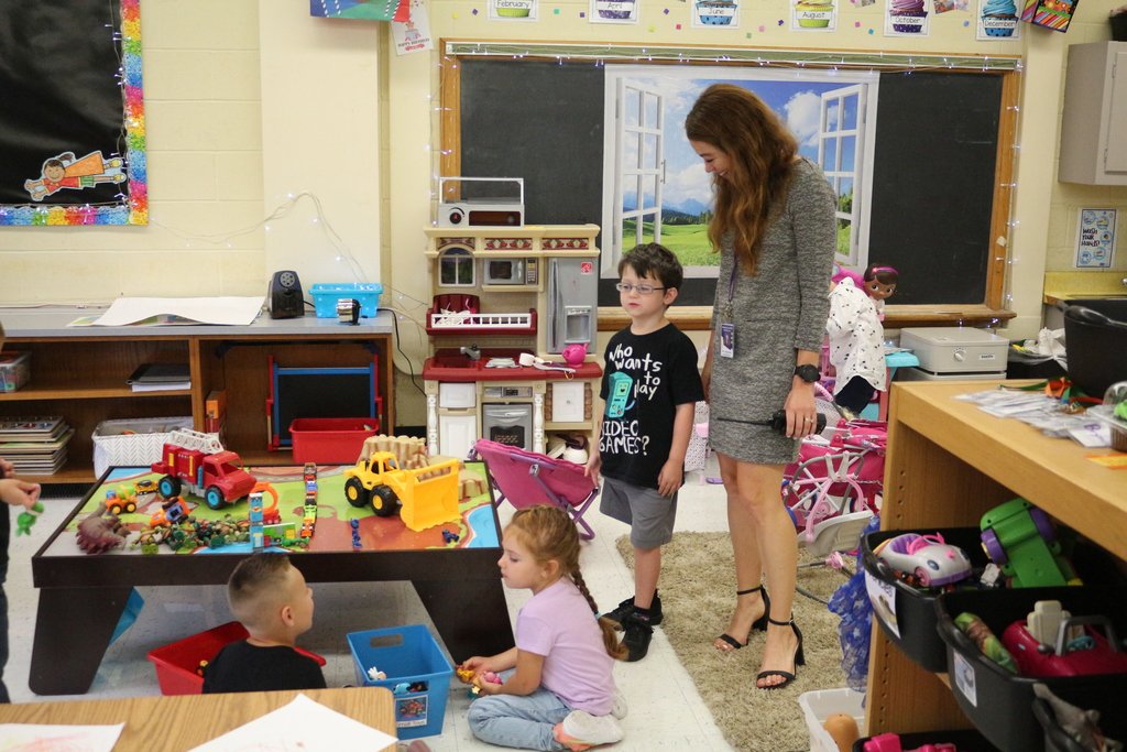 SpringvilleGrif's tweet photo. Colden Elementary School welcomed a number of new #Griffins as part of its first-ever, full-day Universal Pre-Kindergarten class yesterday! 

#SGIStrong #RedefiningRural https://t.co/VpYhFpDGU3