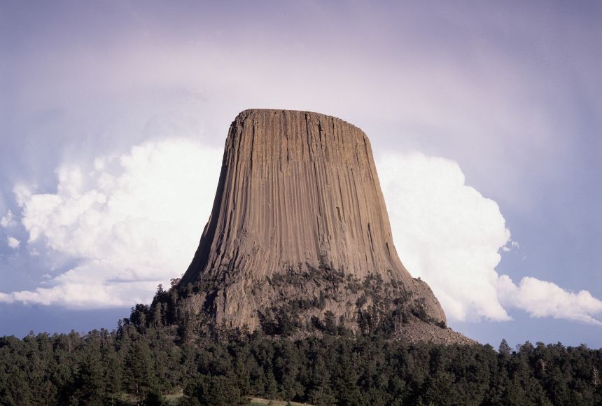 EasyasPlay's tweet image. Igneous rock, like the Devil's Tower, is from magma that moves toward the surface by erupting or by cooling before it reaches the surface and can be exposed by erosion.

#utkbiobox #rock 
@DerryberryLab @ederry1 @UTK_EEB @UTKHerbarium  @VolsTeach 

education.nationalgeographic.org/resource/igneo…