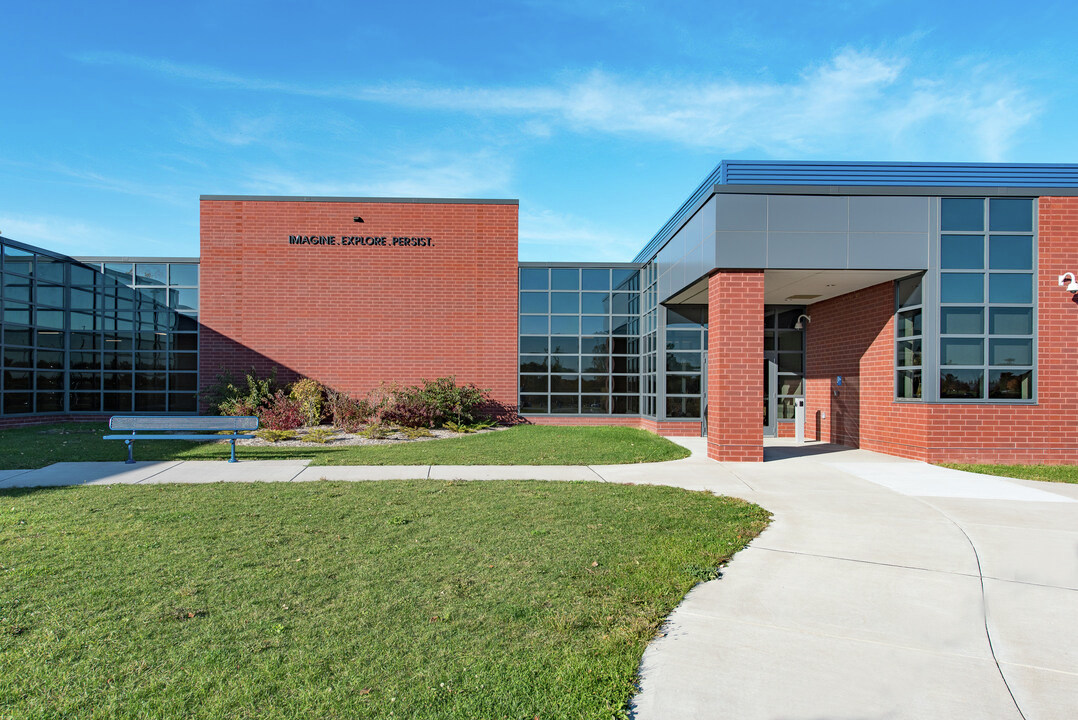 belimo's tweet photo. 🏫 School is back in session! 
The Red Wing Public School District became a model of #energyefficiency when they installed #Belimo #energyvalves. 

Red Wing Blog Post 👉 https://t.co/7NTvUgiLP4
Energy Valve 👉 https://t.co/Bw4qnrhuFg

#SmallDevicesBigImpact #BelimoFound https://t.co/HwlZ1D4C9N