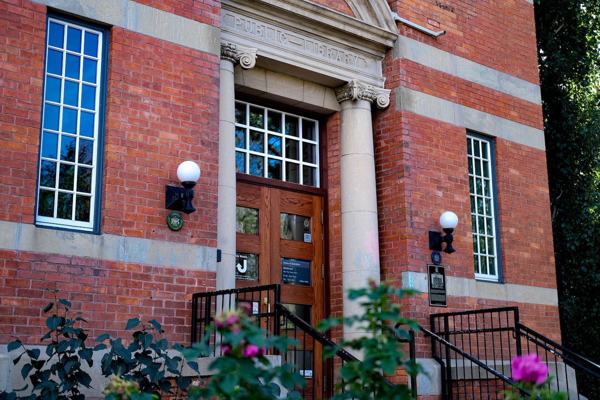 Edmonton's prettiest library. 

#edmonton #yeg #edmontonphotography