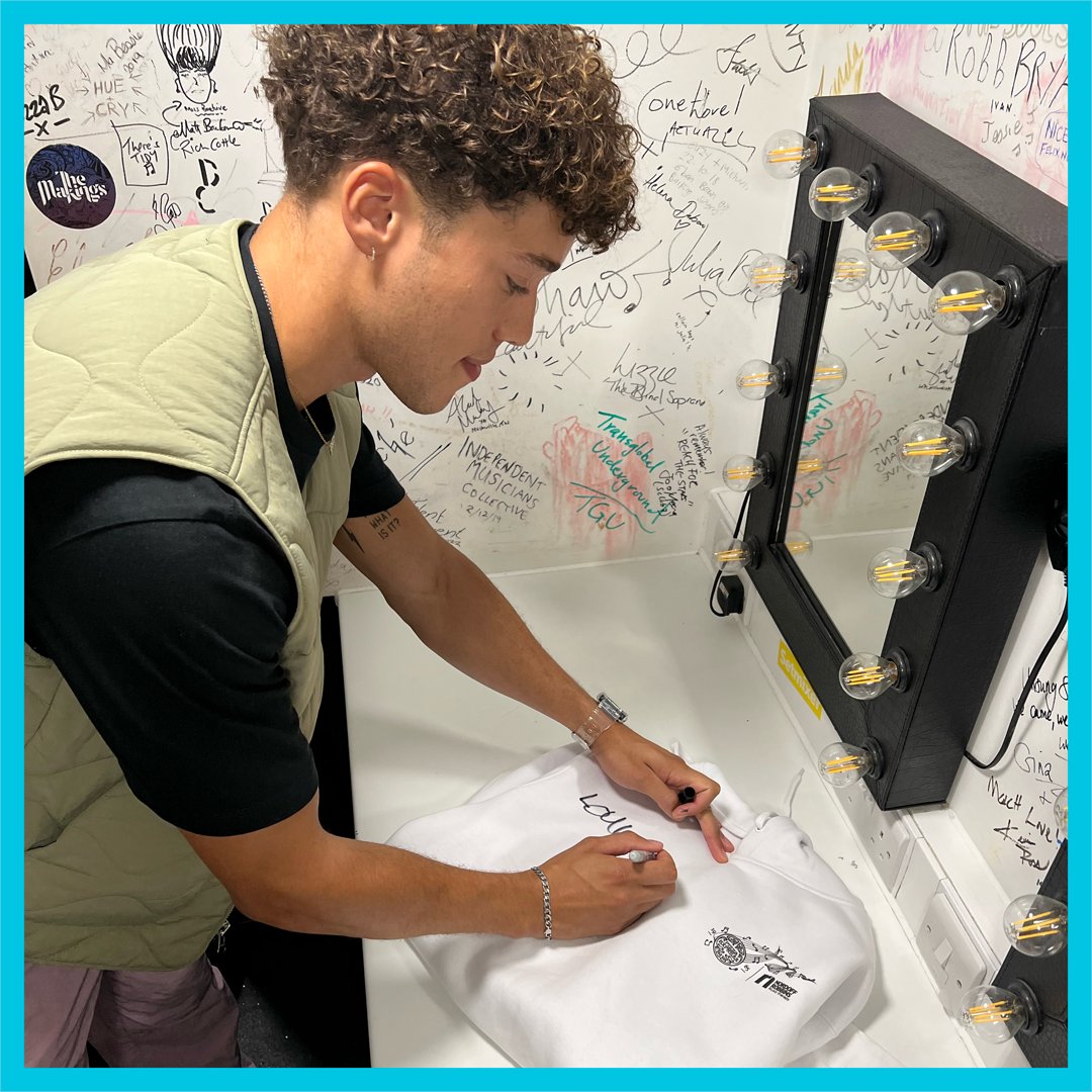 PizzaExpress's tweet photo. Fancy some #BehindTheBase merch signed by @louisiii and a £50 PizzaExpress gift card🔥🤩

Enter:
🎤 Follow us &amp; @nordoffrobbins
🎤 Tell us what track @louisiii sang for us

Comp closes 12/09. Winner will be contacted via DM on 13/09.

*terms apply https://t.co/OKFF7dg0Qd