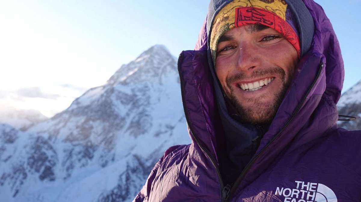 [At The Top of Broad Peak]

Benjamin Védrines astonished the world of himalayism by signing on Broad Peak (8,051 m) an ascent at a rate unknown to humans.

Congratulations💡

| Website : benjaminvedrines.com/blog-1

#BenjaminVédrines
#CardioMILONE
#SportCardiology