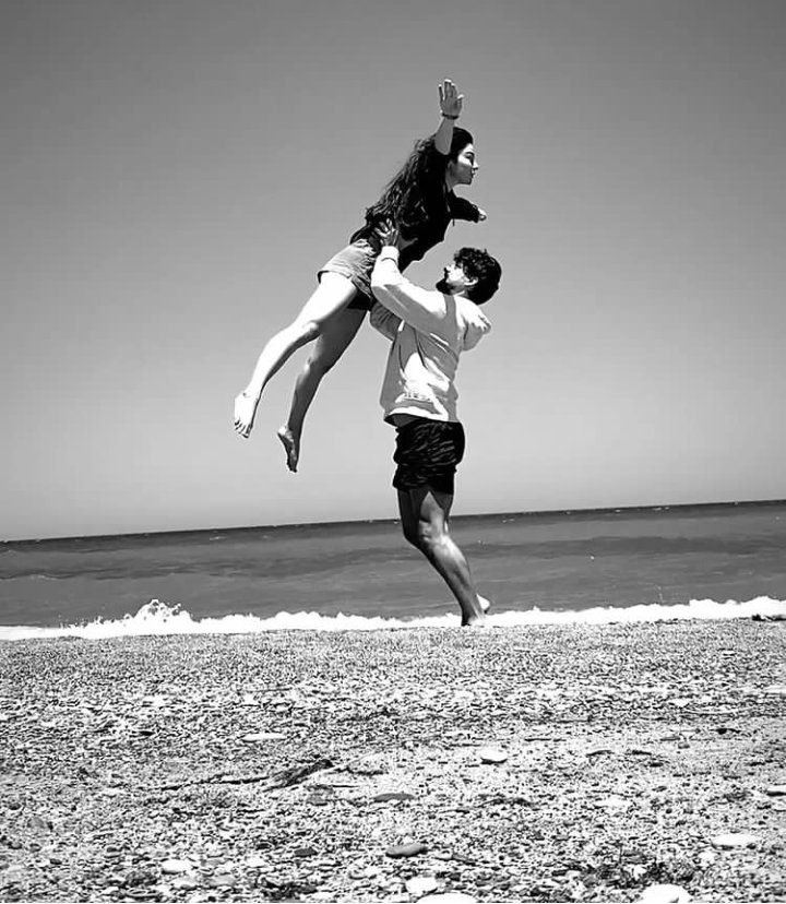 Si amas es en blanco y Negro💚💙💚💙.
#AyçAlp #SoloAmor