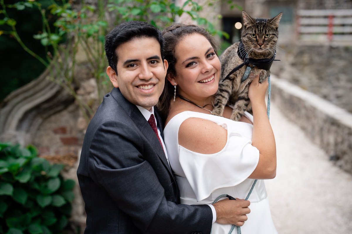 latin_lit's tweet photo. Me casé por civil 💍🤍😍 la gente sigue preguntándome cómo me siento. Pues feliz! Todo salió lindo, pero no ha cambiado nada en mi vida, en realidad. Fue una celebración del amor que nos tenemos pero la vida juntos la empezamos hace mucho❤️ https://t.co/7ZI6gFqqz9