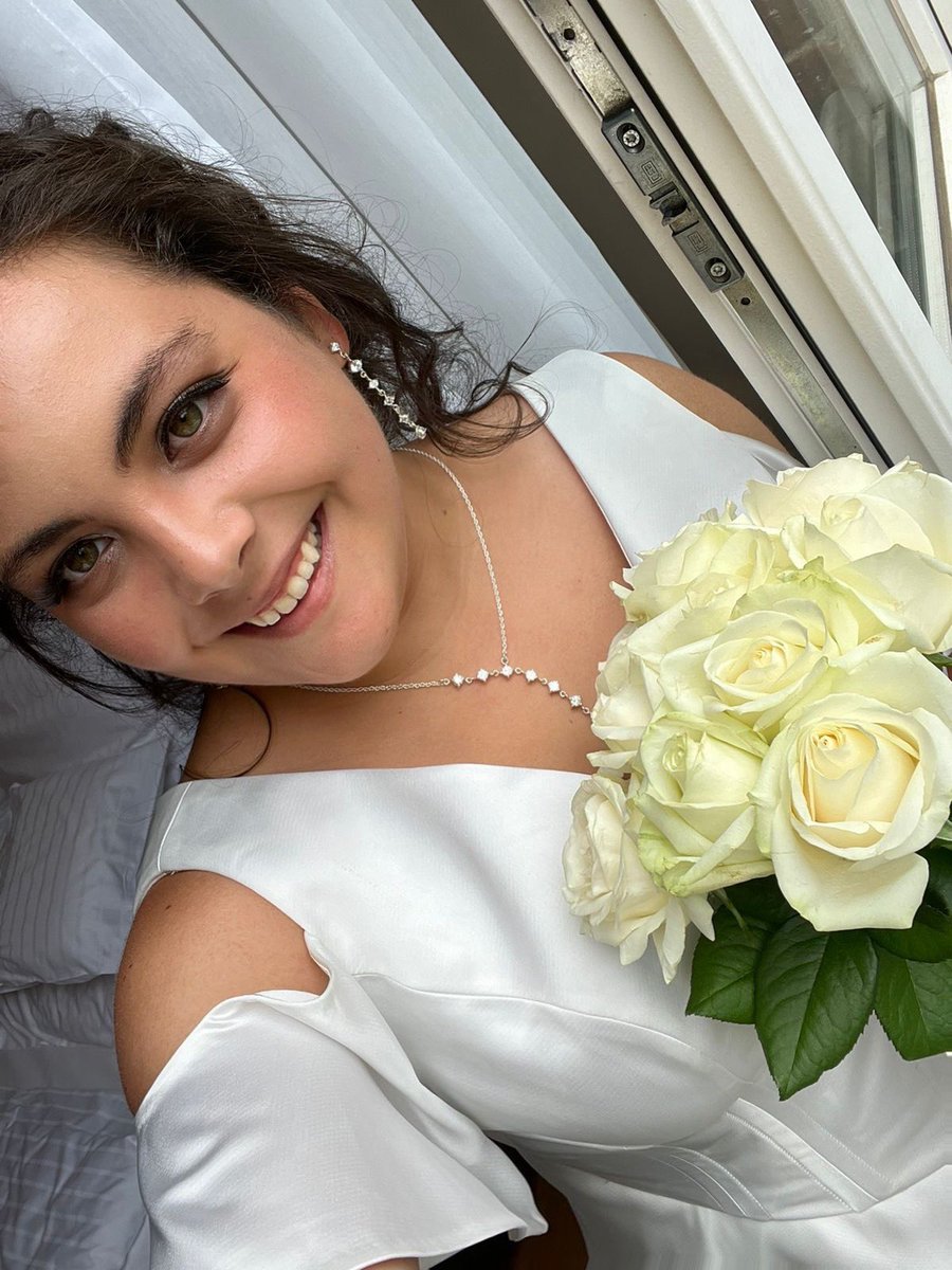latin_lit's tweet photo. Me casé por civil 💍🤍😍 la gente sigue preguntándome cómo me siento. Pues feliz! Todo salió lindo, pero no ha cambiado nada en mi vida, en realidad. Fue una celebración del amor que nos tenemos pero la vida juntos la empezamos hace mucho❤️ https://t.co/7ZI6gFqqz9