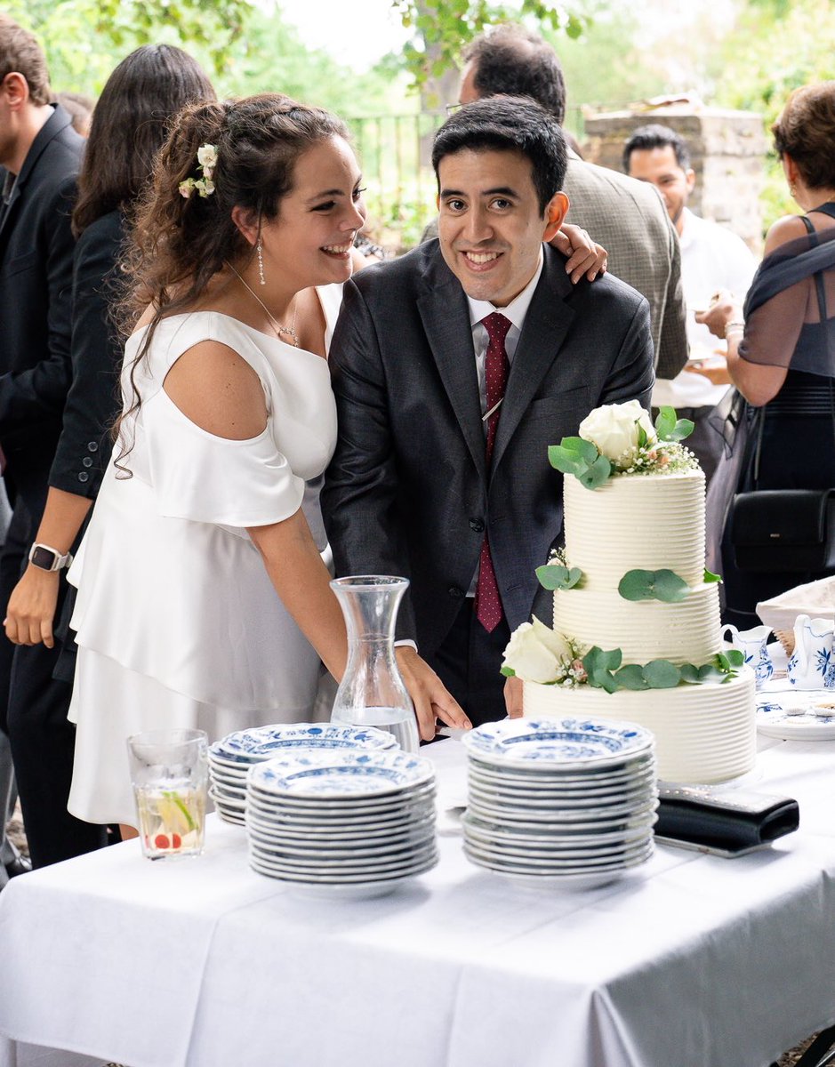 latin_lit's tweet photo. Me casé por civil 💍🤍😍 la gente sigue preguntándome cómo me siento. Pues feliz! Todo salió lindo, pero no ha cambiado nada en mi vida, en realidad. Fue una celebración del amor que nos tenemos pero la vida juntos la empezamos hace mucho❤️ https://t.co/7ZI6gFqqz9