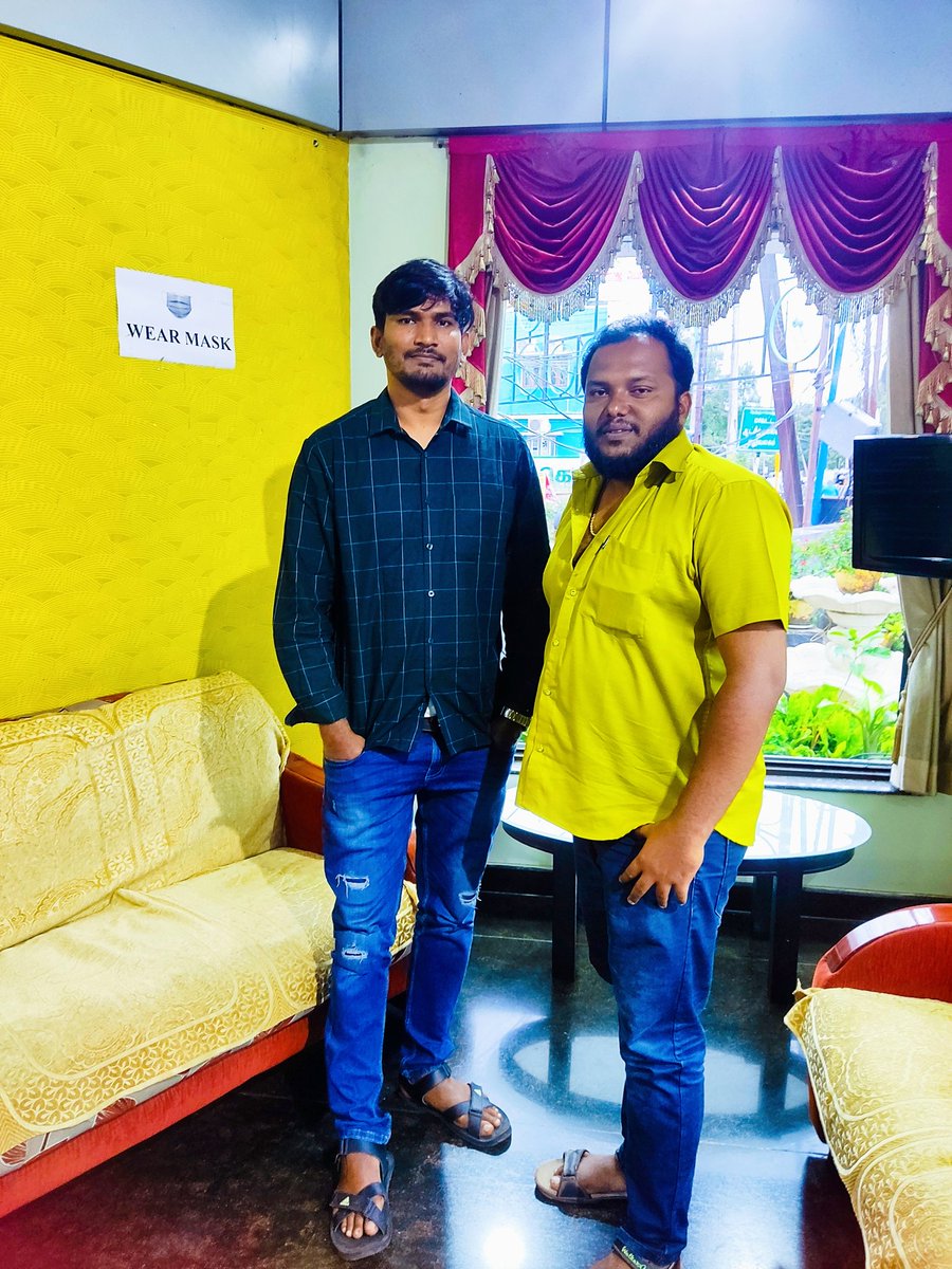CineCoolUpdates's tweet photo. அழகான சந்திப்பு..! ❤👌

@innasi_dir அண்ணனுடன். 🤝❤

மேன்மேலும் வளர வாழ்த்துக்கள் அண்ணா..!❤

@Yuviarun27 தம்பி  உடன் 🥰

அனைவரின் கடின உழைப்புக்கு கிடைத்த மிக பெரிய வெற்றி @arulnithitamil
@RonYohann 🥰🥰🥰
#Diary #DiaryBlockbuster
https://t.co/ejWdgdp7Dh
