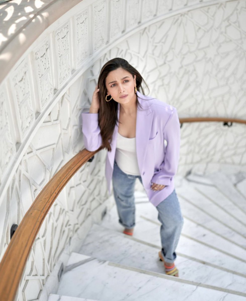 POV: Someone walks into the frame just when you’re about to get that perfect snap. #AliaBhatt