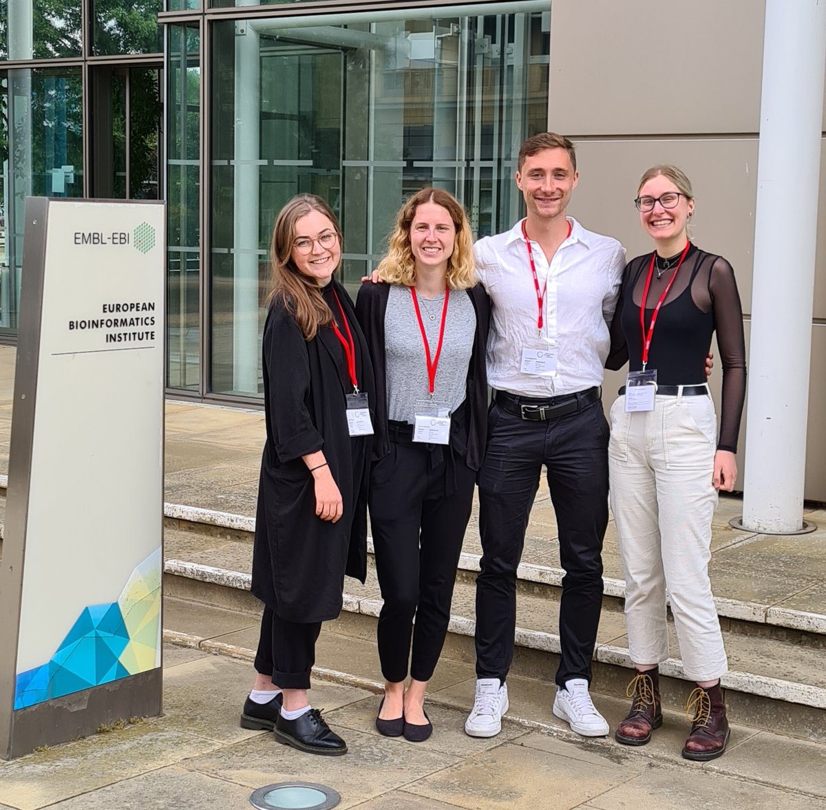 RenardLab's tweet photo. The DACS Master's project group @HPI_DE recently presented their proteomics analysis tool PROTzilla to colleagues at @Proteomics_ICR in London and @pride_ebi in Cambridge. They also enjoyed some culture and a tour past the old colleges in the UK! https://t.co/D0r0SO37es