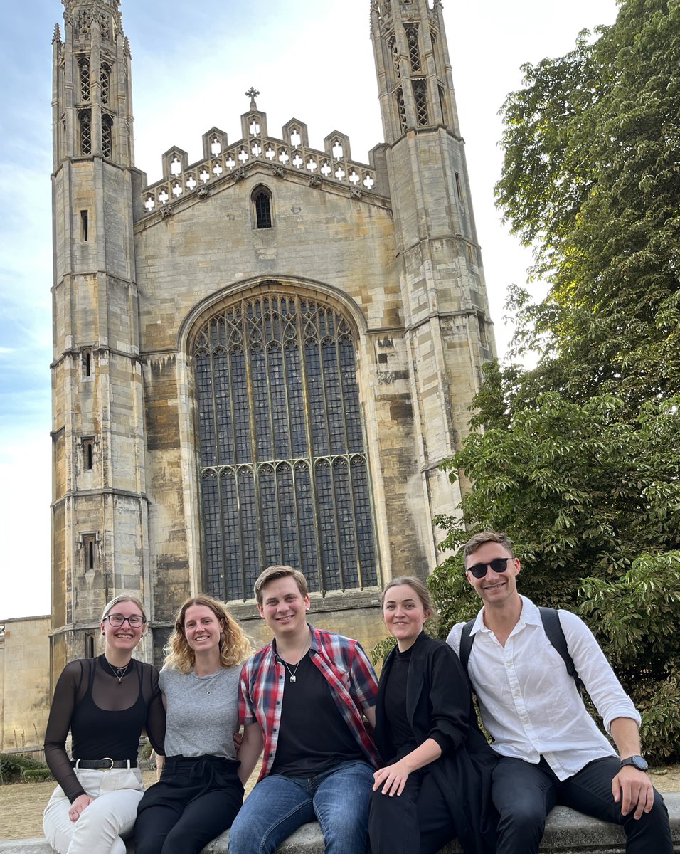 RenardLab's tweet photo. The DACS Master's project group @HPI_DE recently presented their proteomics analysis tool PROTzilla to colleagues at @Proteomics_ICR in London and @pride_ebi in Cambridge. They also enjoyed some culture and a tour past the old colleges in the UK! https://t.co/D0r0SO37es