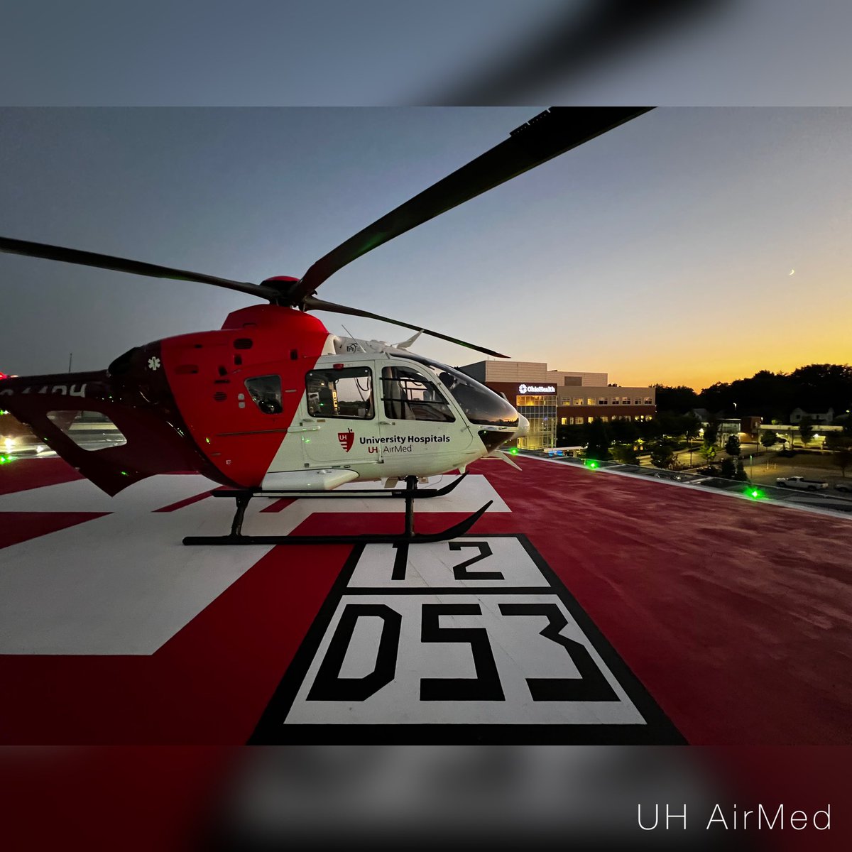 Landing at <a href="/OhioHealth/">OhioHealth</a> Mansfield’s new rooftop pad. The fresh red paint looked great with this night sky! 

UH AirMed is proud to serve Ohio, ‘When Minutes Matter.’

#UHAirMed #WhenMinutesMatter #HEMS