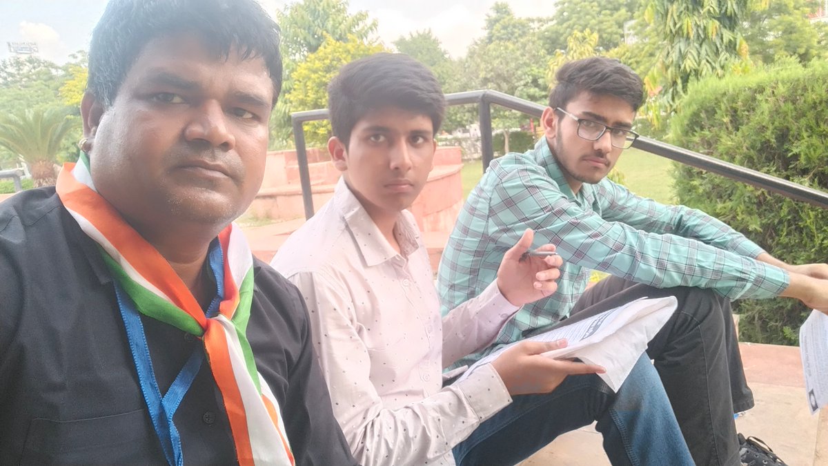 ashiwal_suresh's tweet image. @DeshKiBaatFdn 
राजस्थान विश्वविद्यालय जयपुर में देश की बात फाउंडेशन के द्वारा सर्वे राष्ट्रीय छात्र युवा संपर्क अभियान के तहत छात्रों से रूबरू