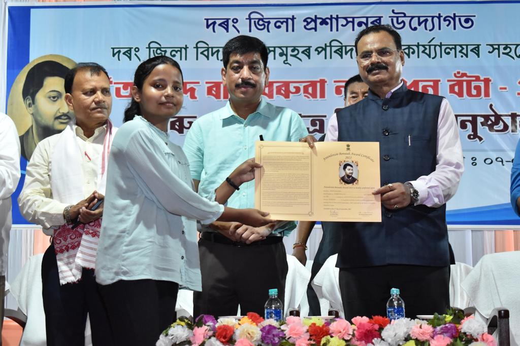 DarrangDc's tweet photo. The Anundaram Barooah Award 2022 was ceremonial presented today to  835 meritorious students of Darrang who received the award along with DBT to their accounts from the Govt of Assam.Hon'ble Guardian Minister graced the event alongwith others dignitaries. https://t.co/lzuIZJVKqt
