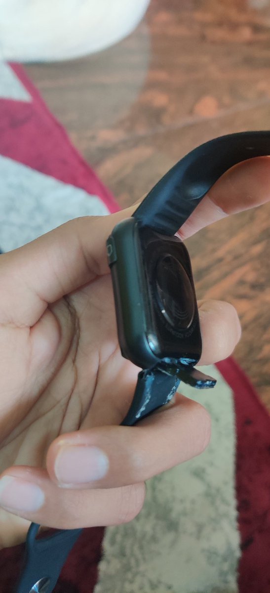 Krishnb143's tweet photo. Worst customer support and delivery by @gonoise and @amazonIN ordered noise watch for brother's bday gift but we recieved a damage product. https://t.co/4kj5Fe9mKW