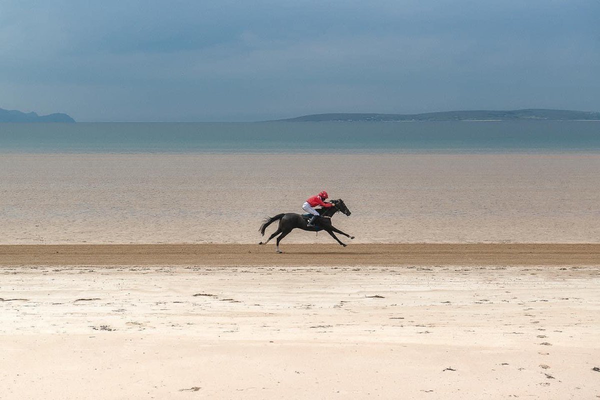 Beautiful mass celebrating the life of Jack De Bromhead and amazing eulogy by Heather &amp; <a href="/HenrydeBromhead/">Henry de Bromhead</a> &amp; Jack’s Grandfather. God bless them the strength in the days ahead. All our hearts are with Jack DeBromhead’s family &amp; Friends today 💔
Fly high young man 🕊 #RIPJack