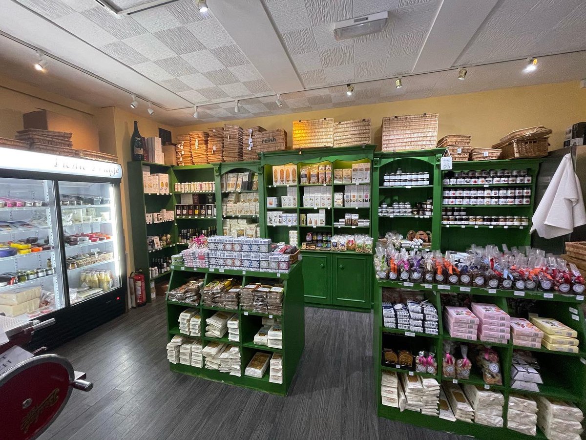 GuideJersey's tweet photo. What a pleasure to introduce my guests to some of the best #flavoursofjersey . @Jerseyuncovered new tour highlights Jersey’s fabulous produce & some of the diverse tastes that locals enjoy. #relishdelicatessen @FlourPatisserie #viennabaker #molloysfruitandveg @visitjerseyci https://t.co/27R54IkEsQ