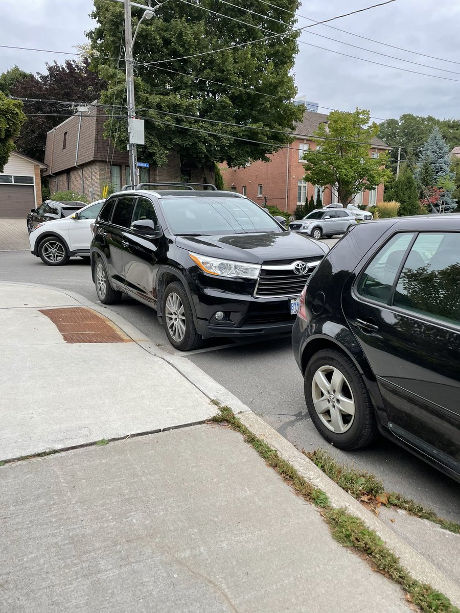 StoptionalTO's tweet image. Happy first day day back to school, kids @TPSOperations @TCDSB #WalkToSchool #walkTO #stoptionalTO