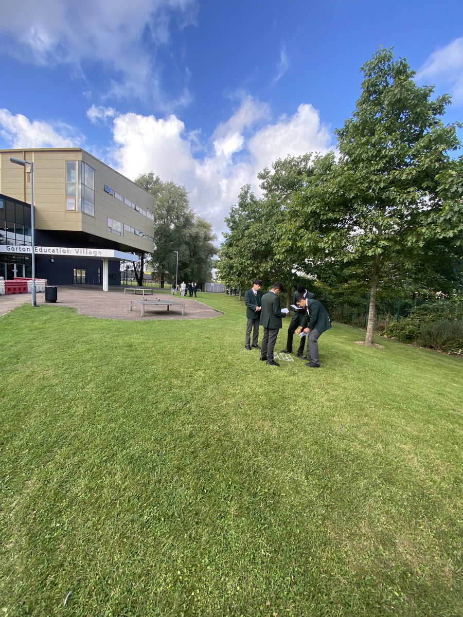 CMA_science's tweet photo. Day 1️⃣ Period 1️⃣ and Year 1️⃣1️⃣ have been outside on the field doing some quadrat sampling as part of their @AQA_Science GCSE

Start as we mean to go on ❗️❗️

@CedarMountHigh @CMA_STEM #Science #STEM https://t.co/d4MT7GLxSb