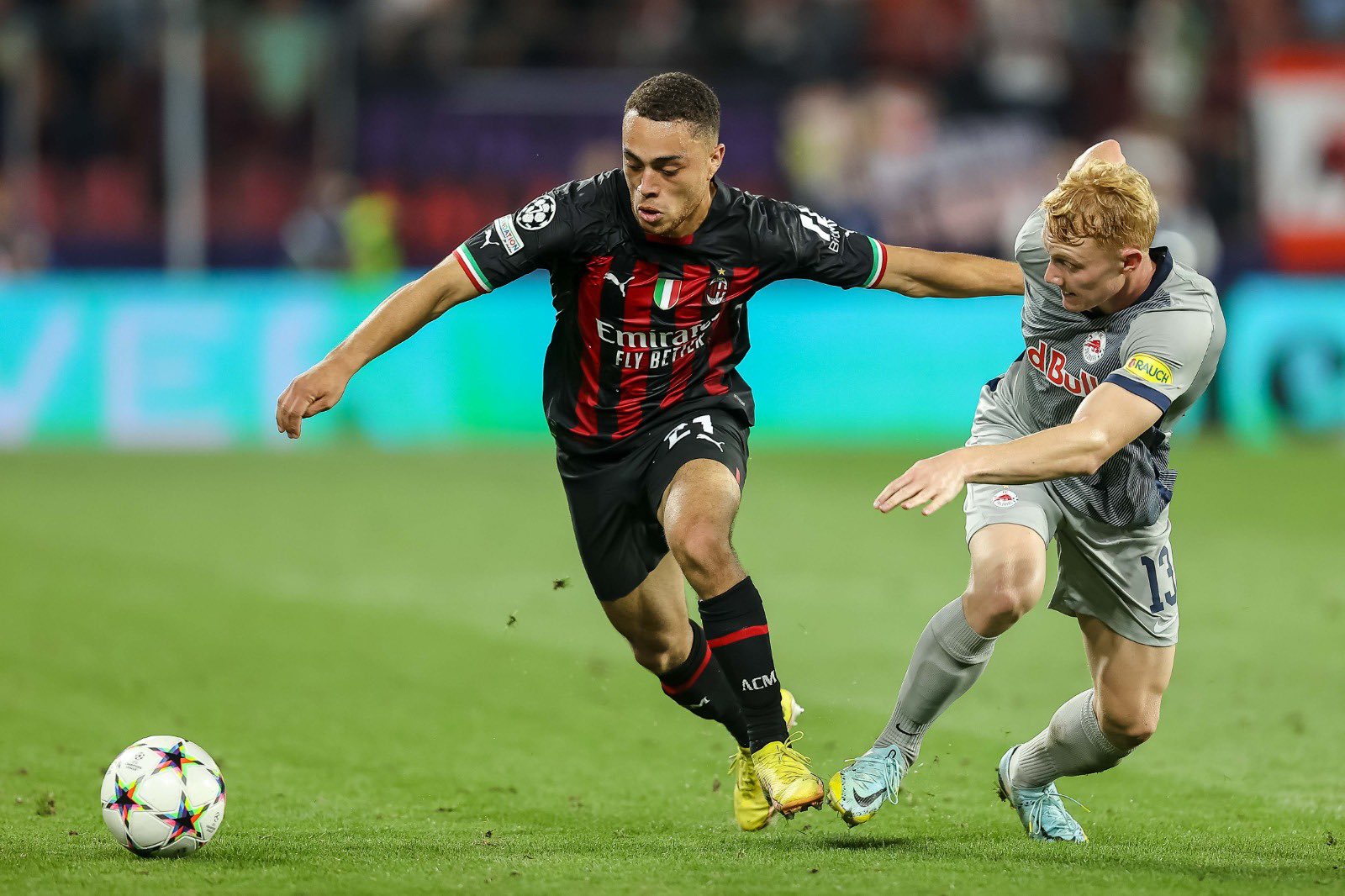 Sergiño Dest on Twitter "Great feeling to make my debut 👊🏽🔴⚫️ acmilan