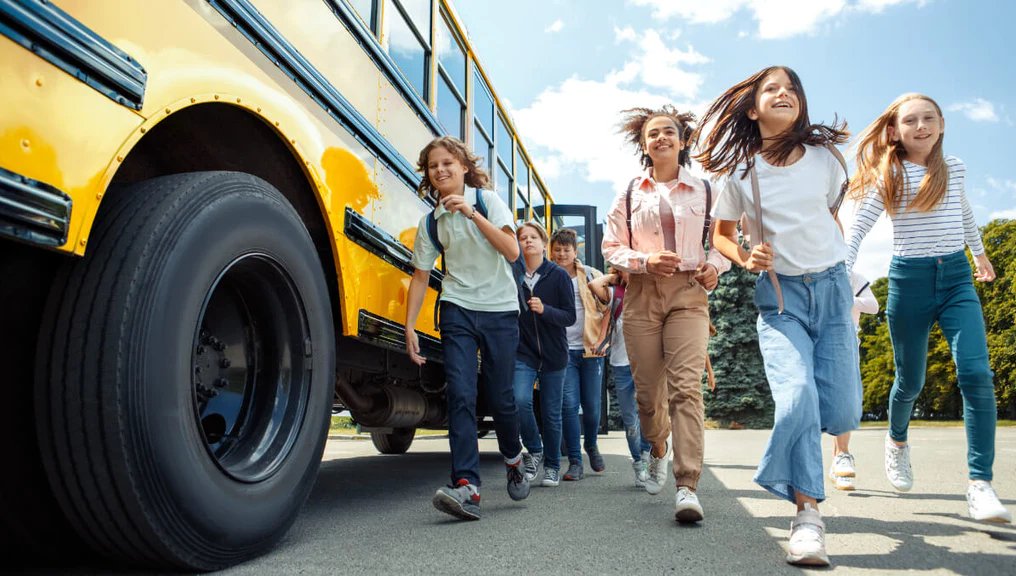 We know the first year of teaching can be challenging. 

Education experts that guested on the School of Talk podcast left with us lots of nuggets of wisdom.

We've rounded up their advice to help you have a great first year! ⭐️

klassroom.com/blogs/teacher-…