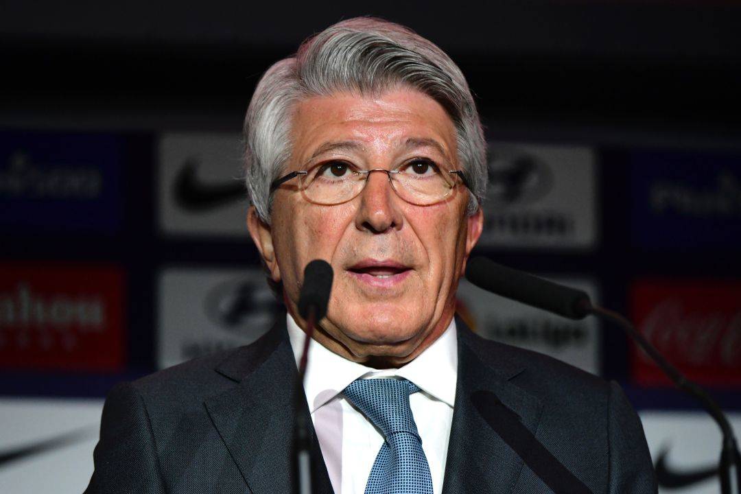 partidazocope's tweet photo. 🔴⚪️ Enrique Cerezo, sobre el 'Caso @AntoGriezmann'

🤔 "El entrenador es el que saca a los jugadores... Les saca en el 49... En el 69 no, porque quedaría mal, pero en el 68, cuando él quiere, yo no soy técnico, por eso estoy aquí y no concentrado en el hotel"

📻 #PartidazoCOPE https://t.co/1g5tUD35SE